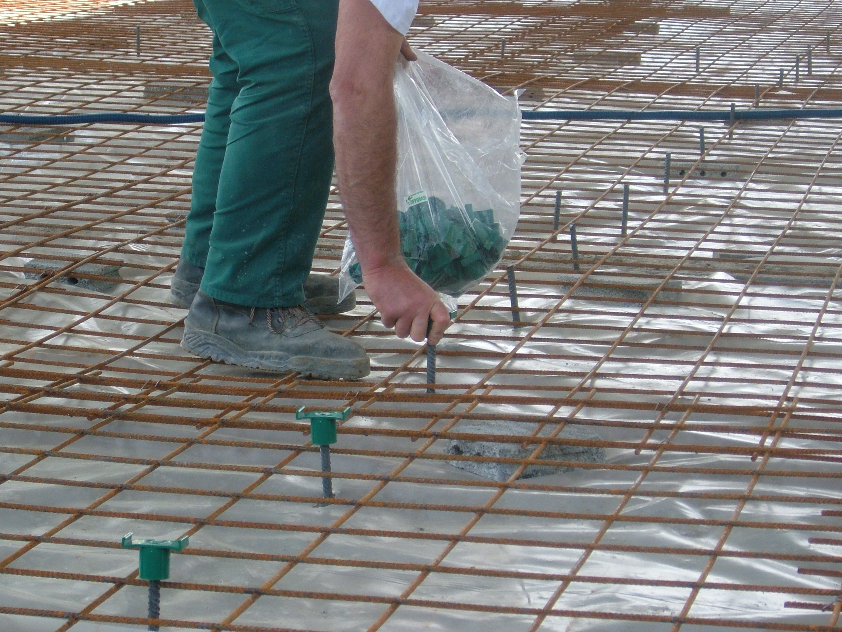 Insertion Toffobase sur acier pose règle joint Toffolo